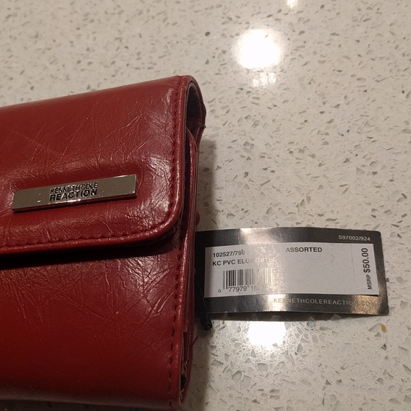 Beautiful faux leather wallet by Kenneth Cole 🌸 - Picture 4 of 8